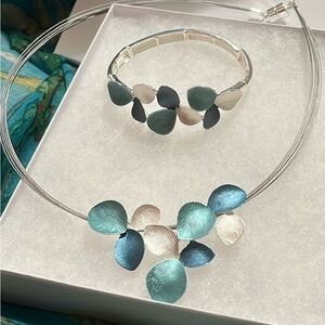 lily blue petals necklace and stretch bracelet set
